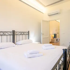 petrarca-apartment.it-tuscanyhotel.com/